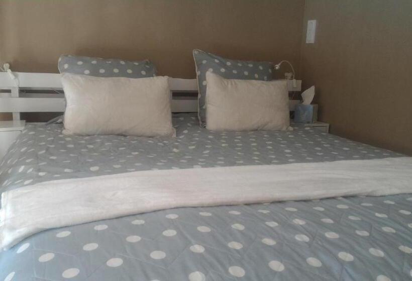 Cameră Triplă Standard cu Priveliște către Piscină, Chambre Direct Piscine