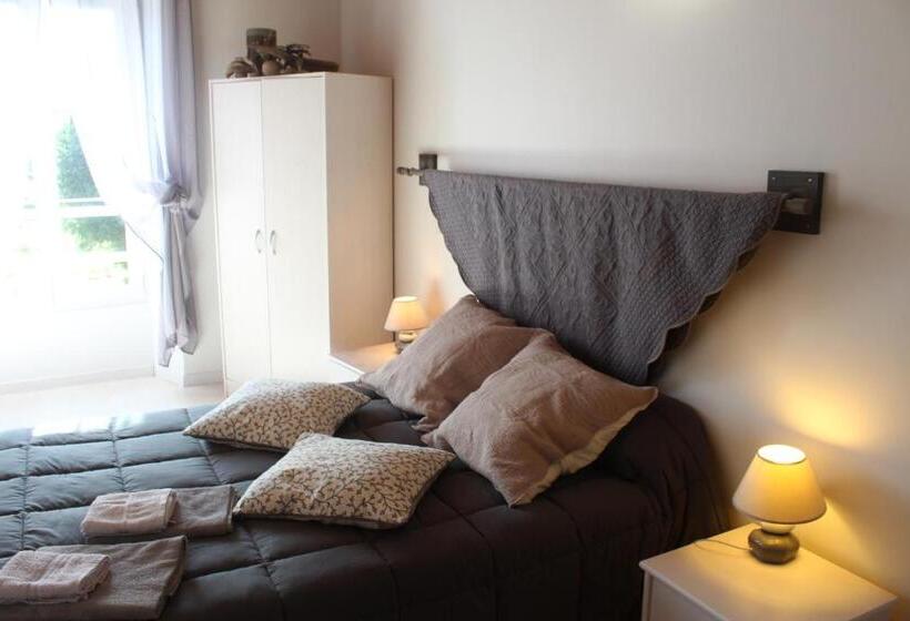 Номер Стандарт Вид на Сад, Les Cremades