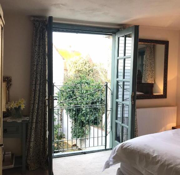 اتاق لوکس, The Tea House