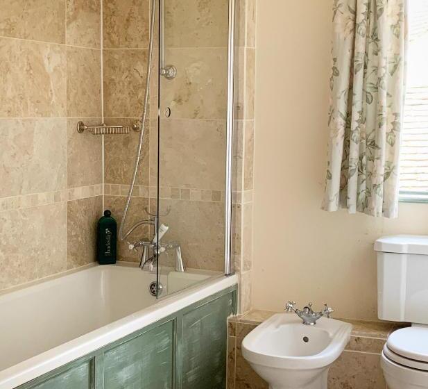 اتاق سوپریور با تخت بزرگ, The Tea House