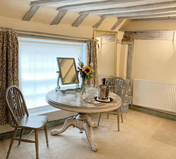 اتاق سوپریور با تخت بزرگ, The Tea House