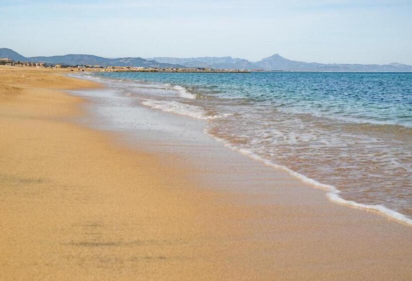 스탠다드 방갈로, La Casita De Invitados