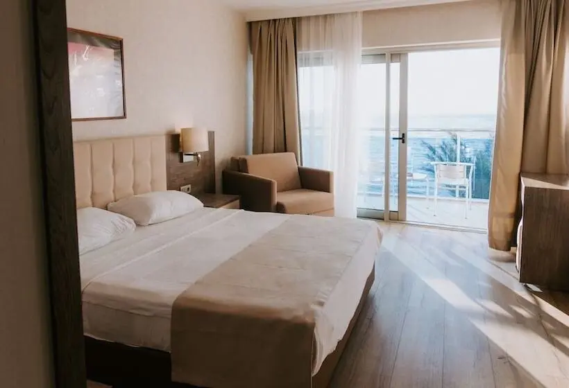 اتاق استاندارد با چشم‌انداز دریا, Faustina Hotel & Spa