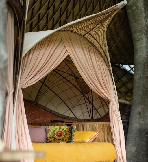 غرفة سوبيريور مطلة على الجبل, Bambu Indah