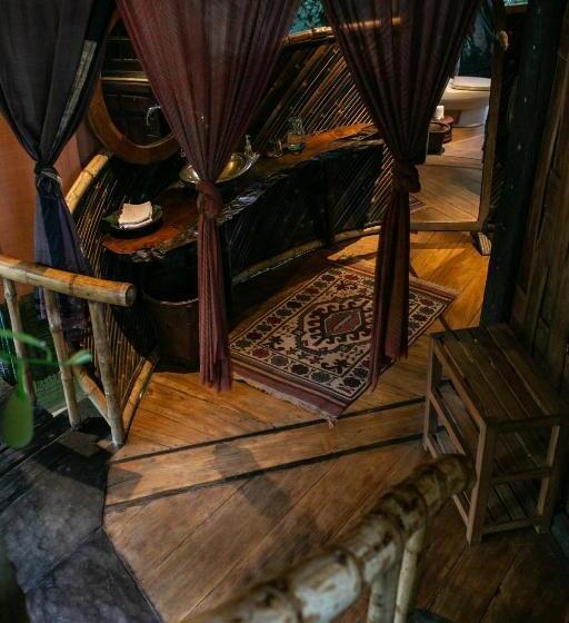 غرفة عائلية, Bambu Indah