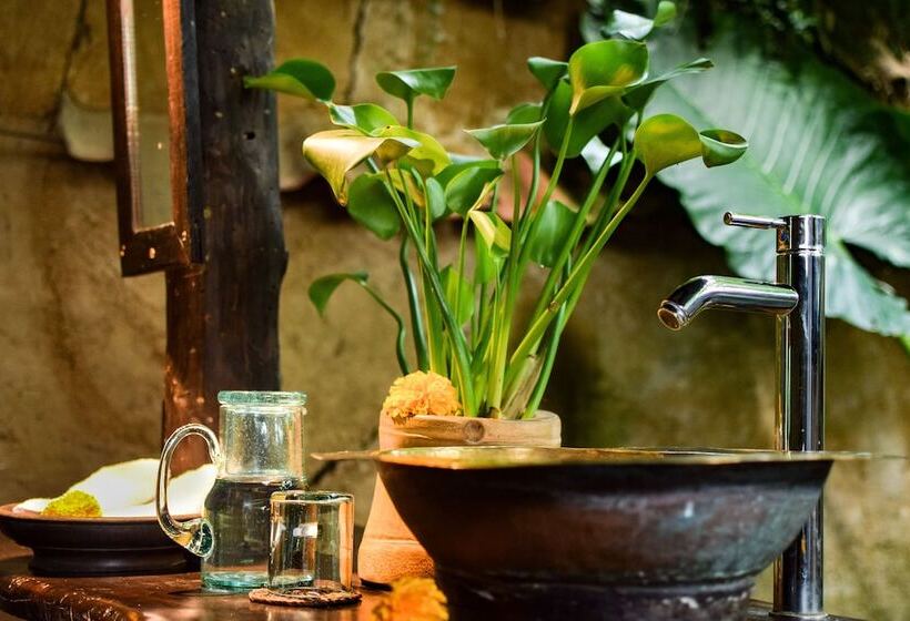 غرفة عائلية, Bambu Indah