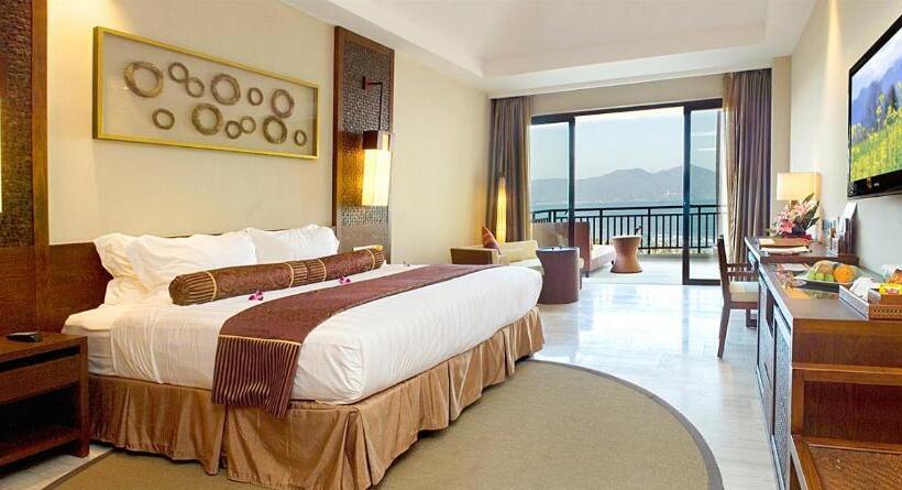 オーシャンビューのプレミアムルーム。, Crowne Plaza Danang Hotel & Resort