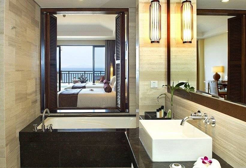 オーシャンビューのプレミアムルーム。, Crowne Plaza Danang Hotel & Resort