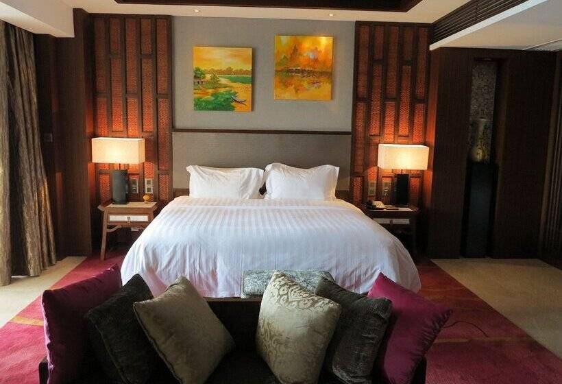 オーシャンビューのプレミアムルーム。, Crowne Plaza Danang Hotel & Resort