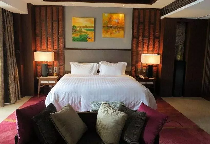 オーシャンビューのプレミアムルーム。, Crowne Plaza Danang Hotel & Resort