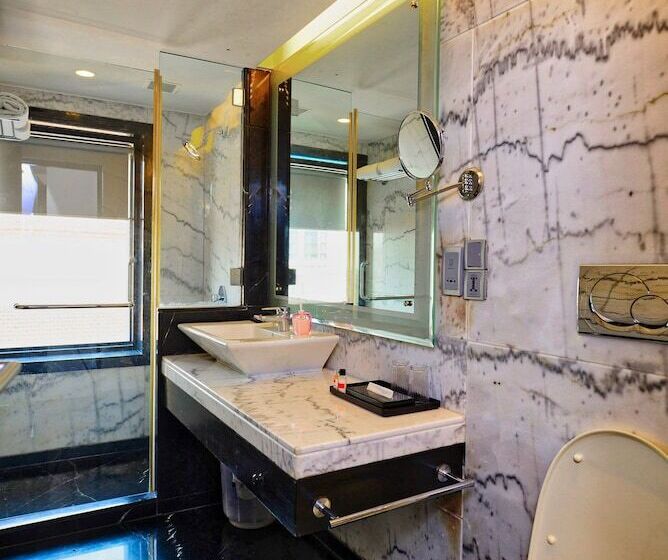 エクゼクティブルーム, Ginger Dona Paula Goa