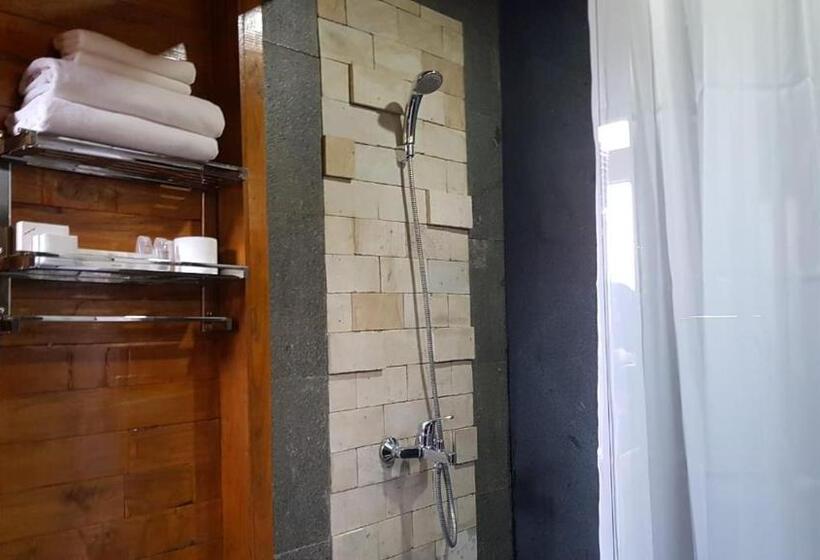 חדר סטנדרט נוף לגינה, Manohara Resort