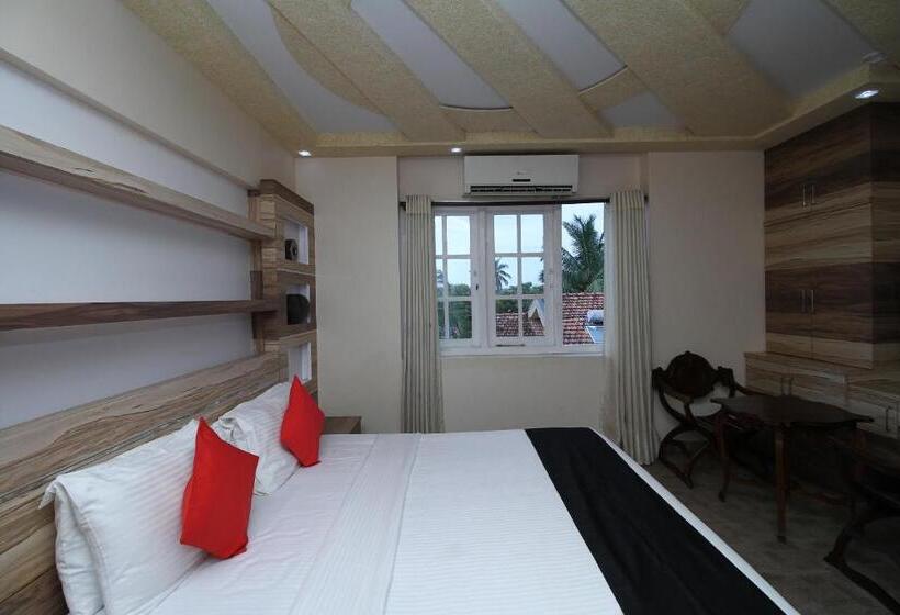 اتاق استاندارد سه نفره, Royal Castle