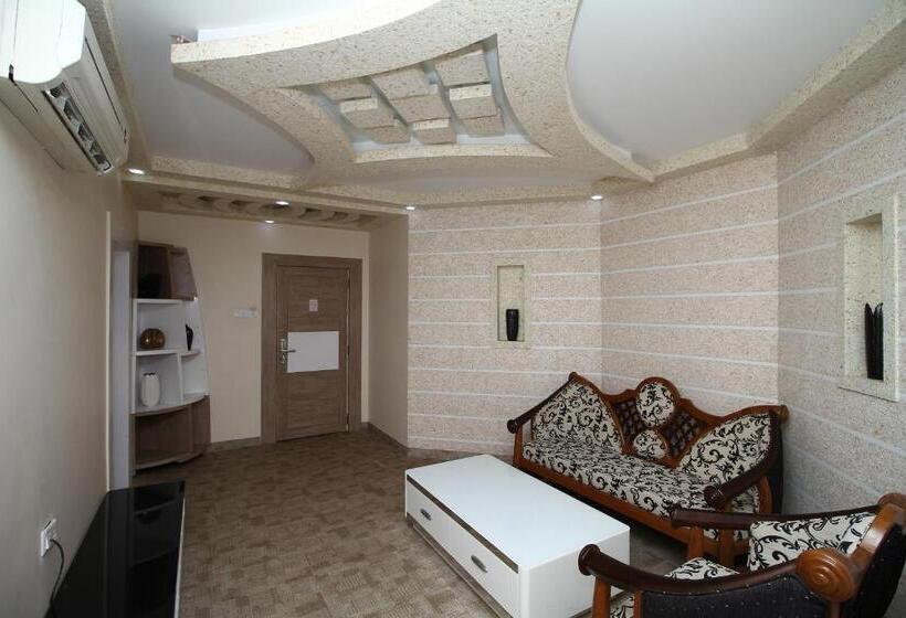 سوییت, Royal Castle