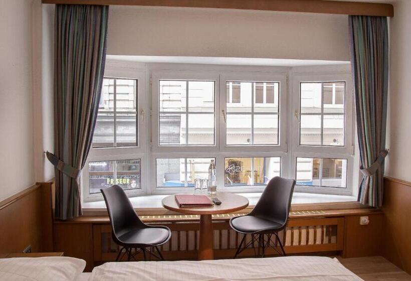 اتاق عادی, Schwarzer Bar