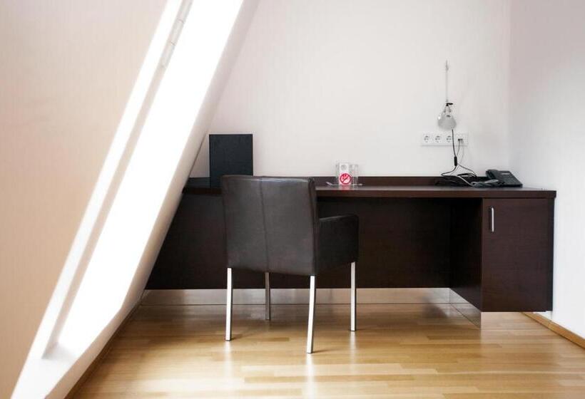 اتاق کلاس بیزنس, Schwarzer Bar