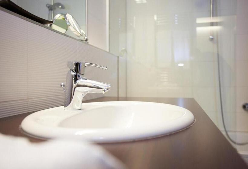 اتاق کلاس بیزنس, Schwarzer Bar