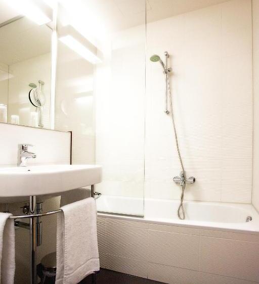 اتاق کلاس بیزنس, Schwarzer Bar