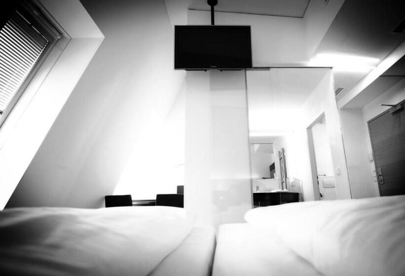 اتاق استاندارد, Schwarzer Bar