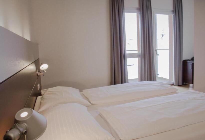 اتاق استاندارد, Schwarzer Bar