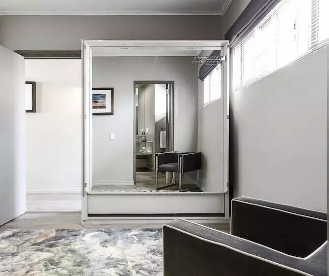 سوییت اجرایی, The Hyde All Suite