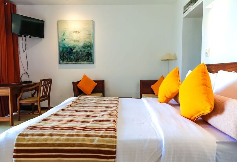 جناح مطلّ علي البحر, Grand Beach