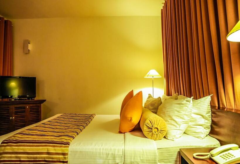 جناح إدارى, Grand Beach