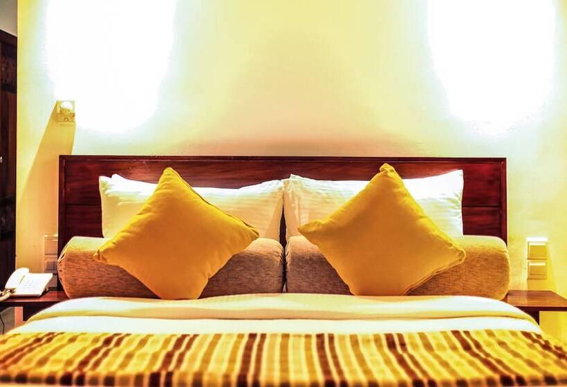 جناح إدارى, Grand Beach