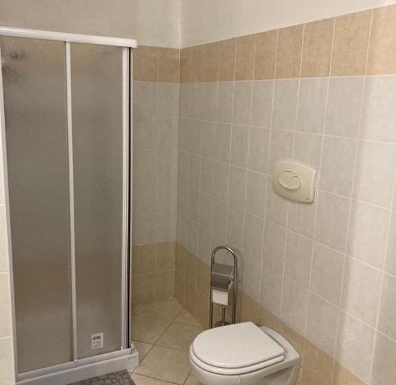 חדר בסיסי, B&b Medole