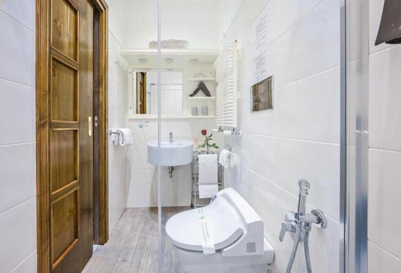 غرفة قياسية, Donna Laura