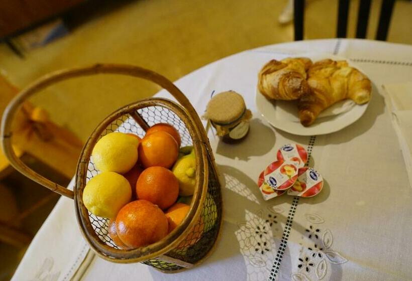 חדר קלאסי לשלושה, La Casa Di Zia Mimina