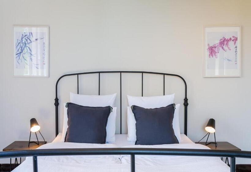 اتاق استاندارد با چشم‌انداز استخر, Maison Piloni