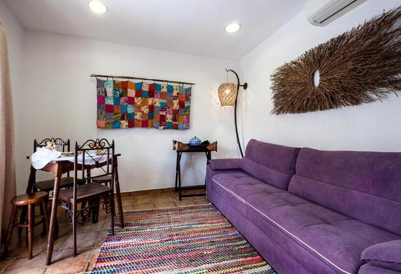 اتاق خانوادگی, Peacock House