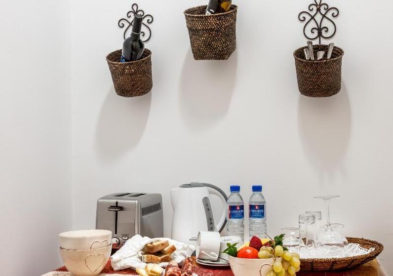 سوییت, Peacock House