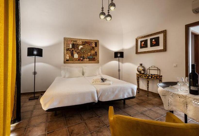 سوییت, Peacock House