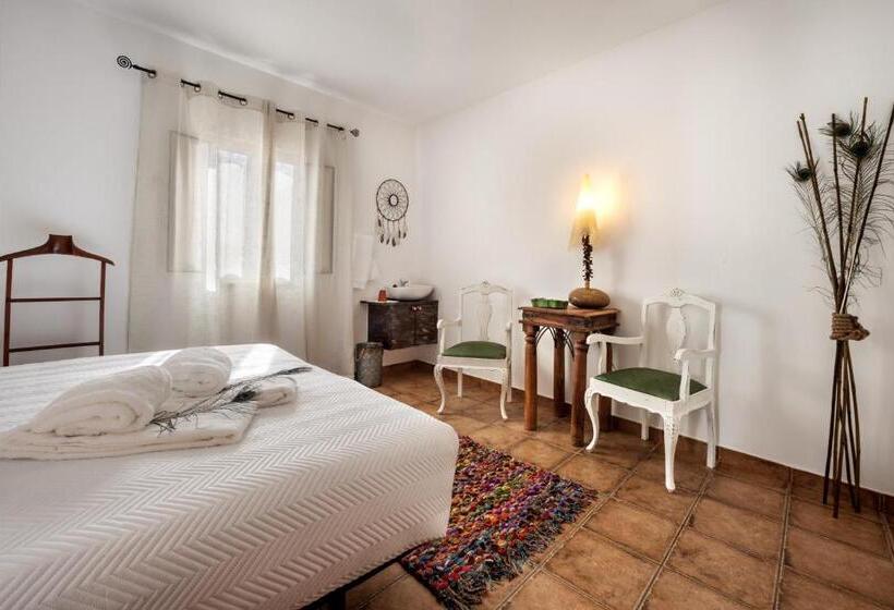 اتاق استاندارد با سرویس بهداشتی مشترک, Peacock House