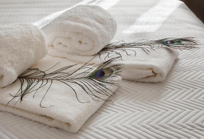 اتاق استاندارد با سرویس بهداشتی مشترک, Peacock House