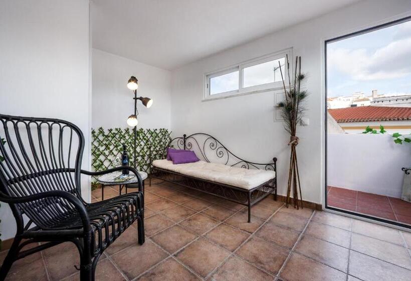 اتاق استاندارد با سرویس بهداشتی مشترک, Peacock House