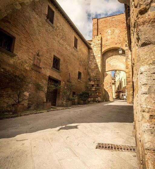 行政三人间, Porta Delle Farine