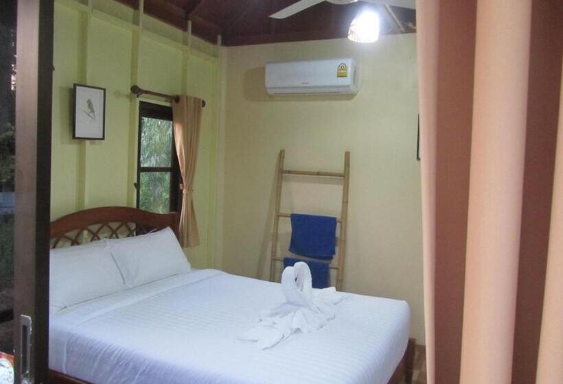 Quarto standart com terraça, Baan Thung Home Stay