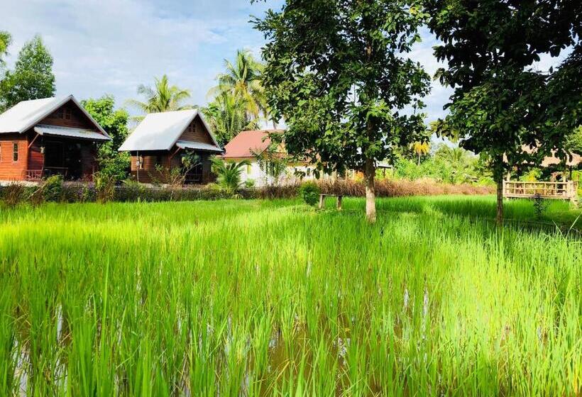 اتاق استاندارد با بالکن, Baan Thung Home Stay