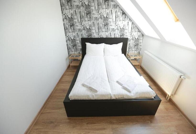 اتاق استاندارد با چشم‌انداز دریاچه, B&b Hotel Telsiai