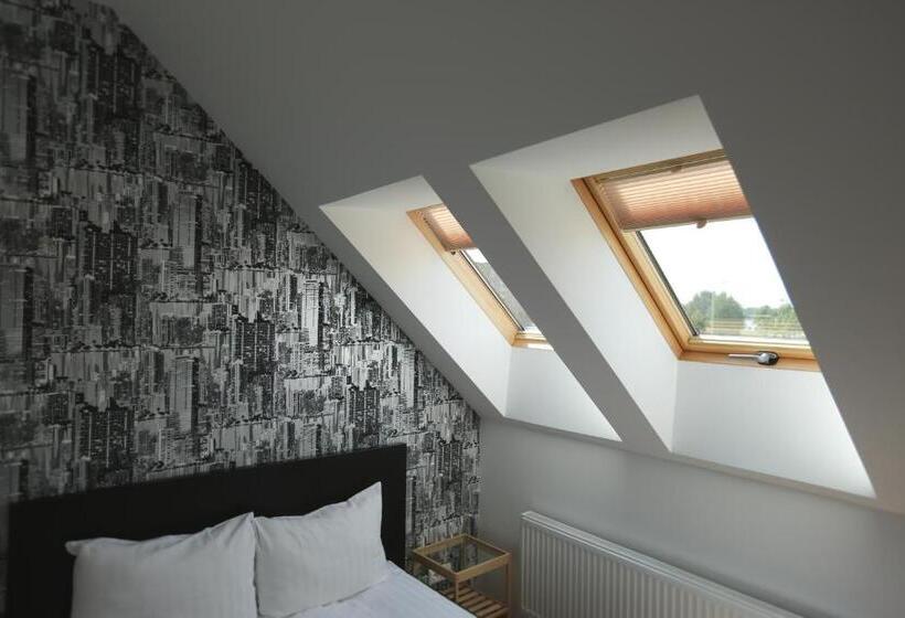 اتاق استاندارد با چشمانداز دریاچه, B&b Hotel Telsiai