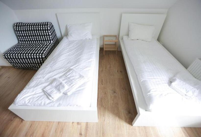 اتاق راحتی سه تخته, B&b Hotel Telsiai