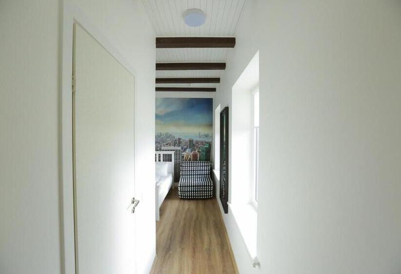 اتاق استاندارد سه نفره, B&b Hotel Telsiai