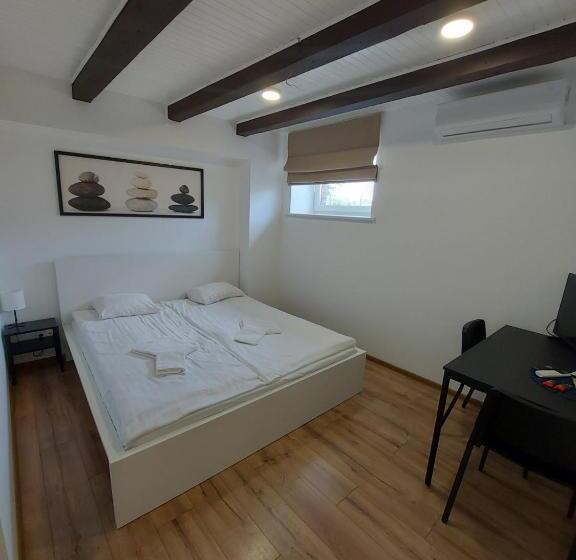 اتاق استاندارد با چشم‌انداز باغ, B&b Hotel Telsiai