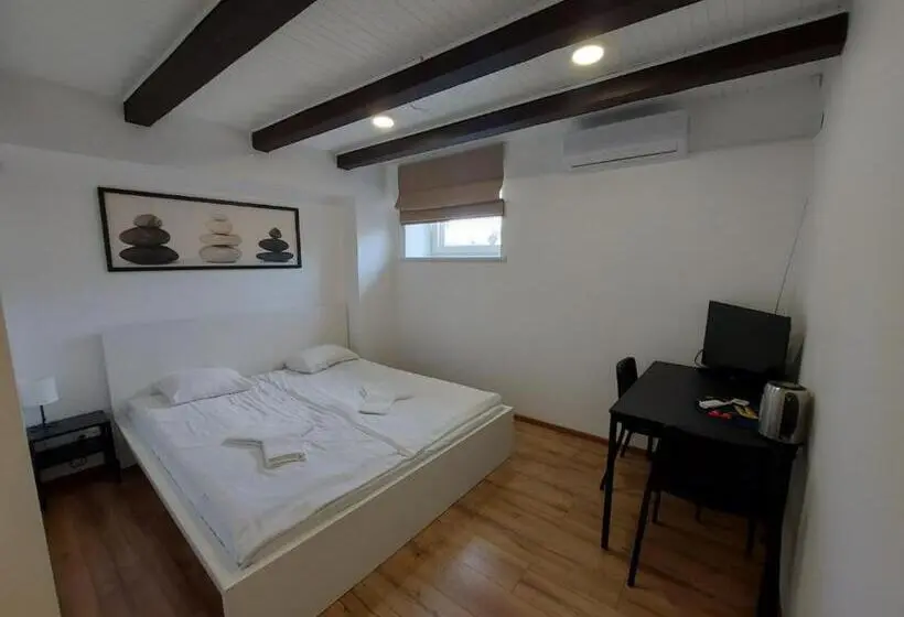 اتاق استاندارد با چشم‌انداز باغ, B&b Hotel Telsiai