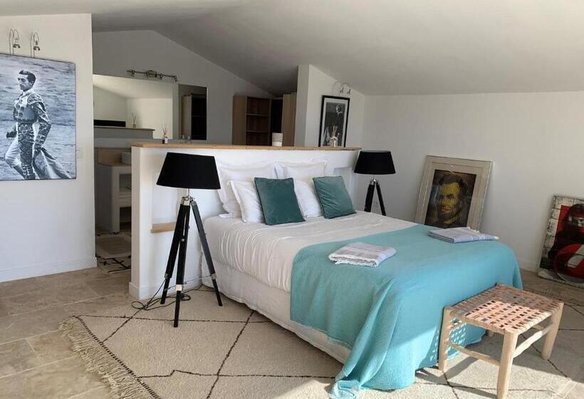 Suite with lake view, Maison L Etrier
