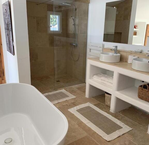 Suite with lake view, Maison L Etrier