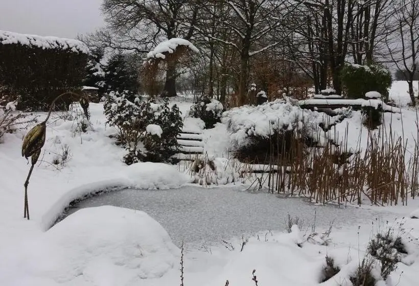 اتاق استاندارد با چشم‌انداز باغ, Un Matin Au Jardin
